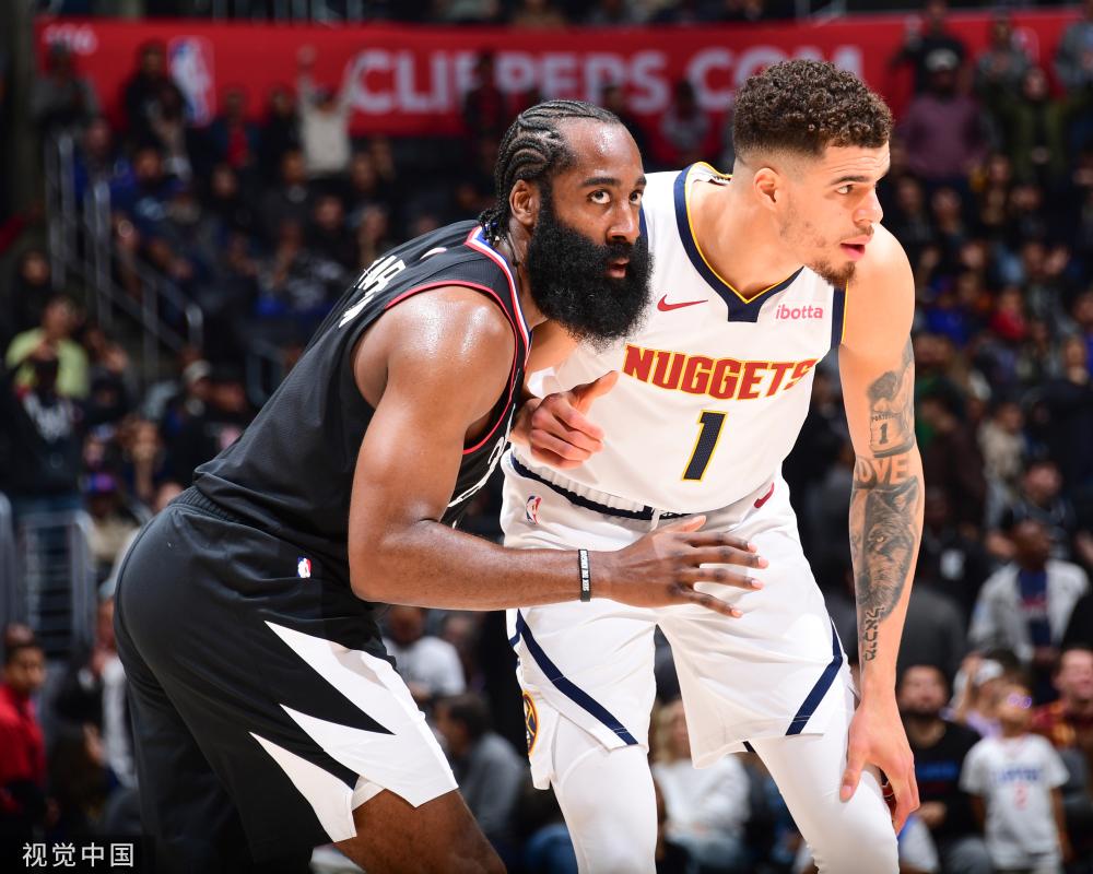 并在比赛中 并在比赛中